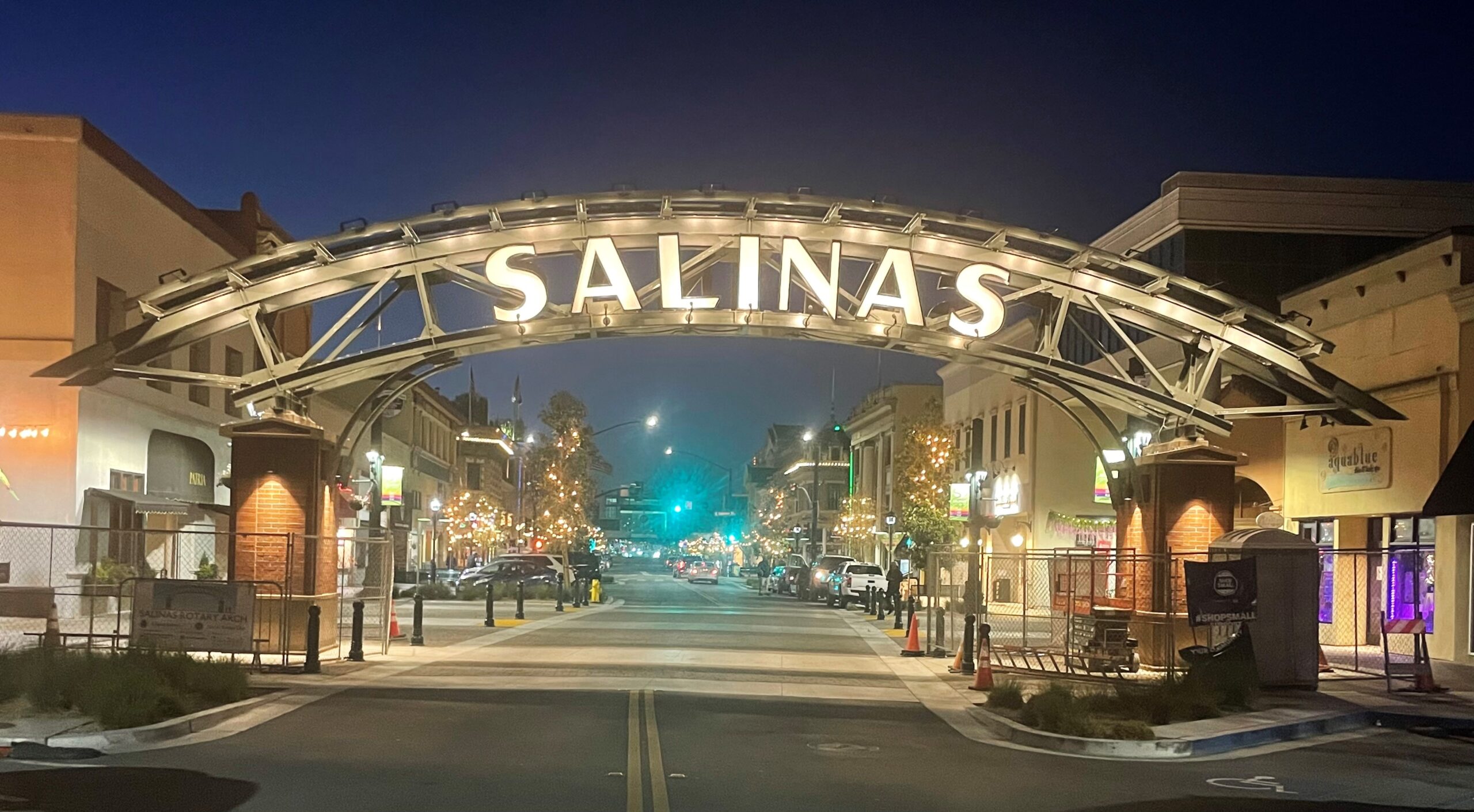 Salinas-Arch at night
